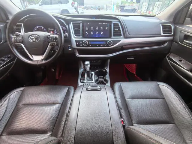 2018 Toyota Highlander thumbnail 4