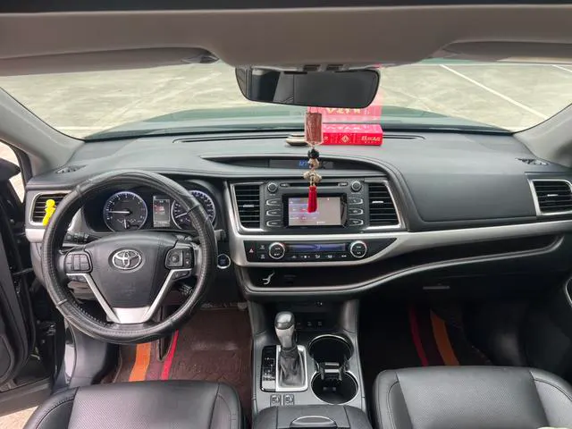 2018 Toyota Highlander thumbnail 4