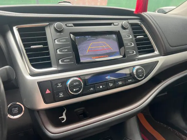 2018 Toyota Highlander thumbnail 5