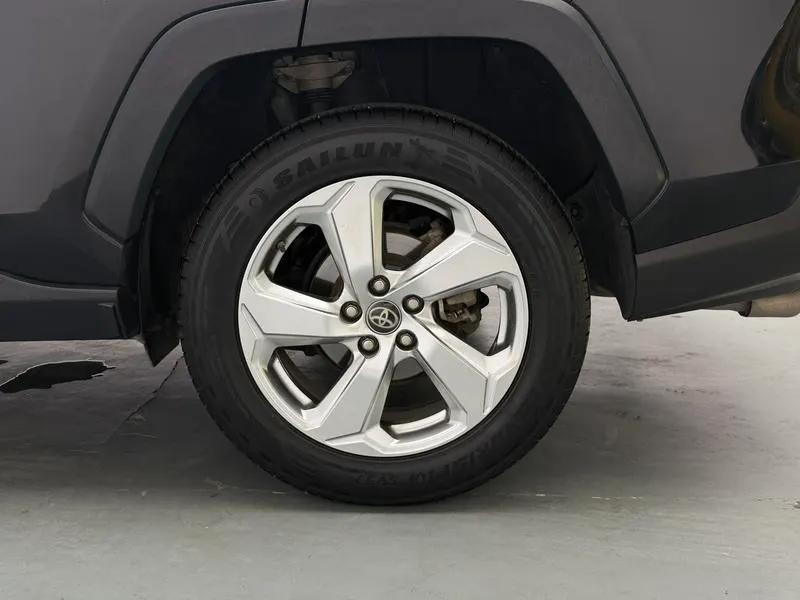 2020 Toyota RAV4 thumbnail 9