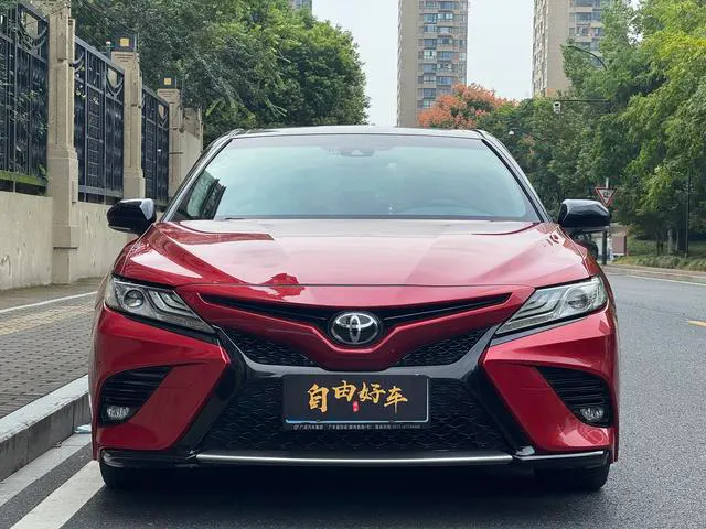 2018 Toyota Camry thumbnail 2