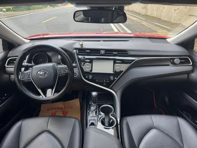2018 Toyota Camry thumbnail 4