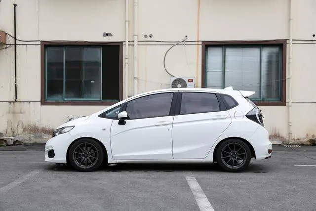 2018 Honda Fit thumbnail 3