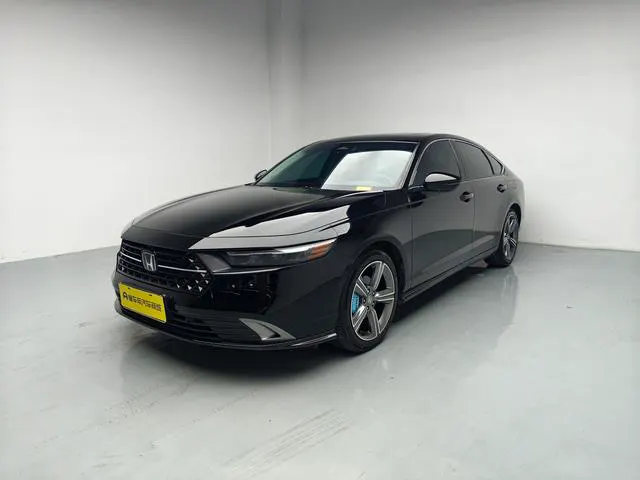 2025 Honda Accord thumbnail 2