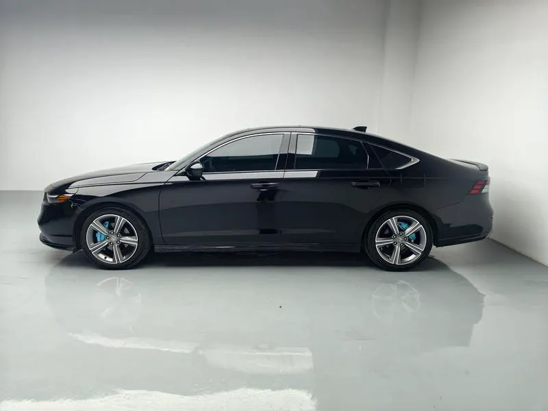 2025 Honda Accord thumbnail 5