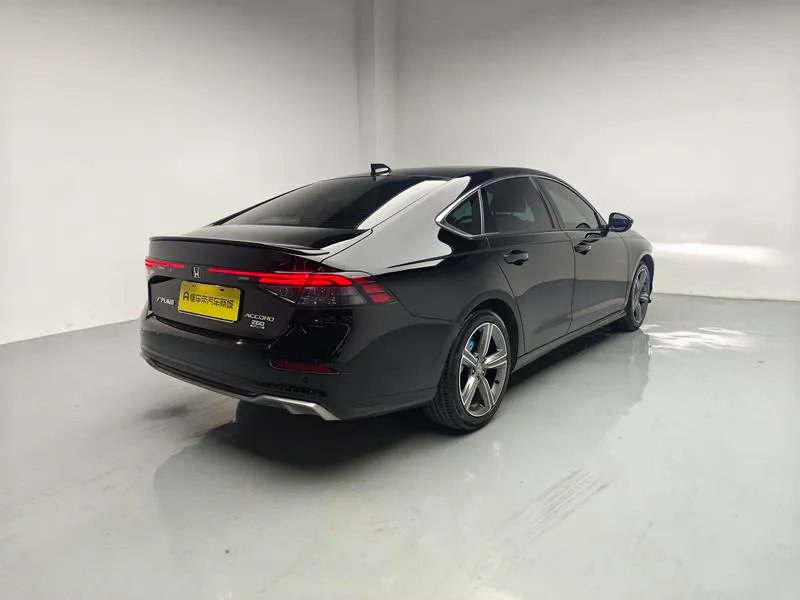 2025 Honda Accord thumbnail 8