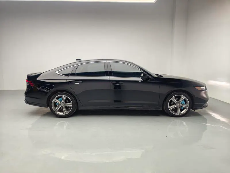 2025 Honda Accord thumbnail 9