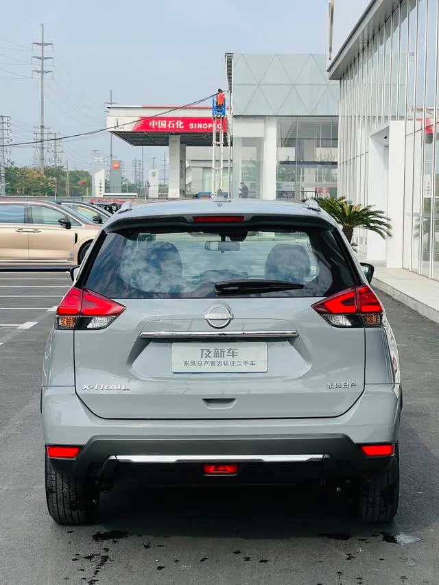 2025 Nissan X-Trail thumbnail 3