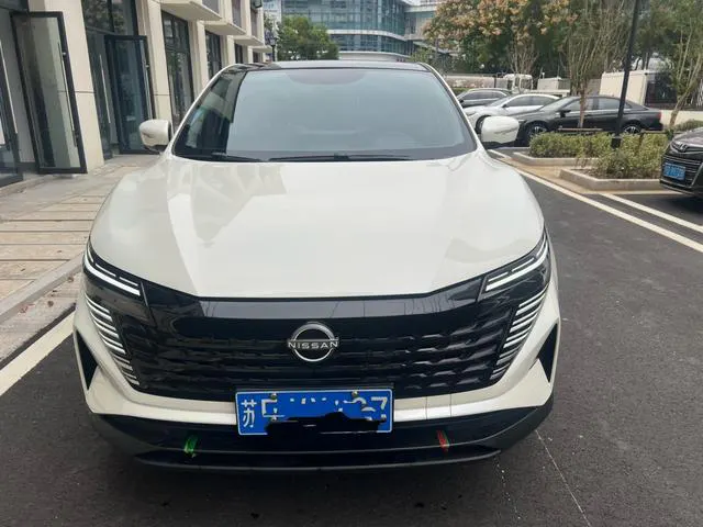 2025 Nissan Qashqai thumbnail 2