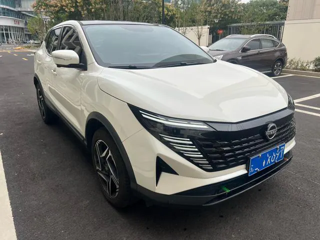 2025 Nissan Qashqai thumbnail 3